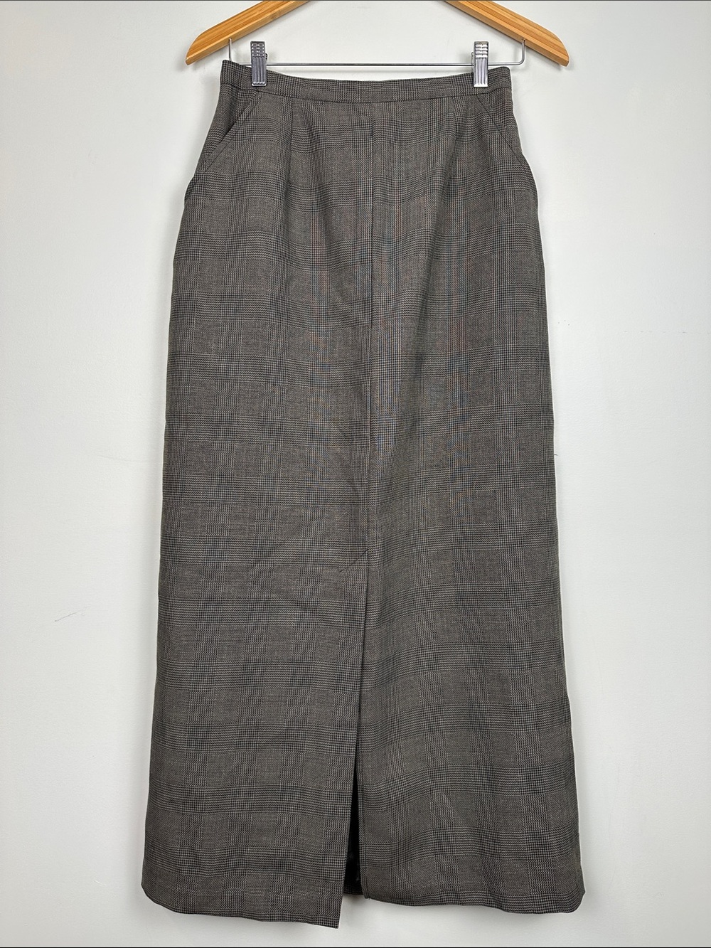 106. Vintage 100% wool plaid maxi skirt